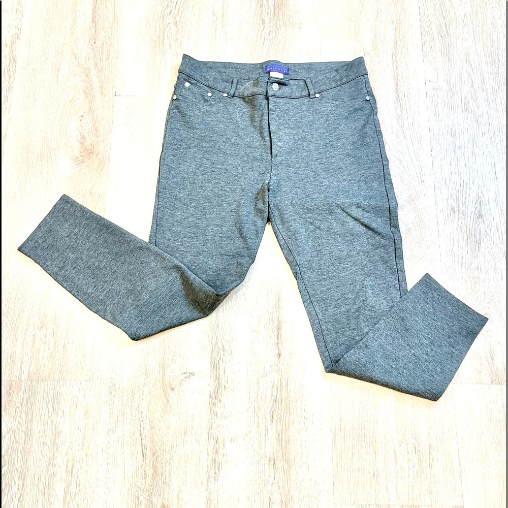 Simply Styled Large gray tapered skinny pants with zipper & pockets. EUC.